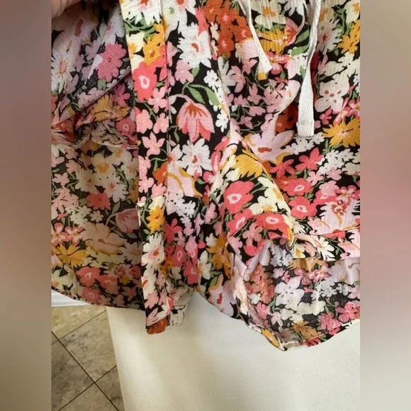 Women’s Billabong LG Lightweight Floral Tie Shorts, Excellent Condition! - Picture 4 of 8